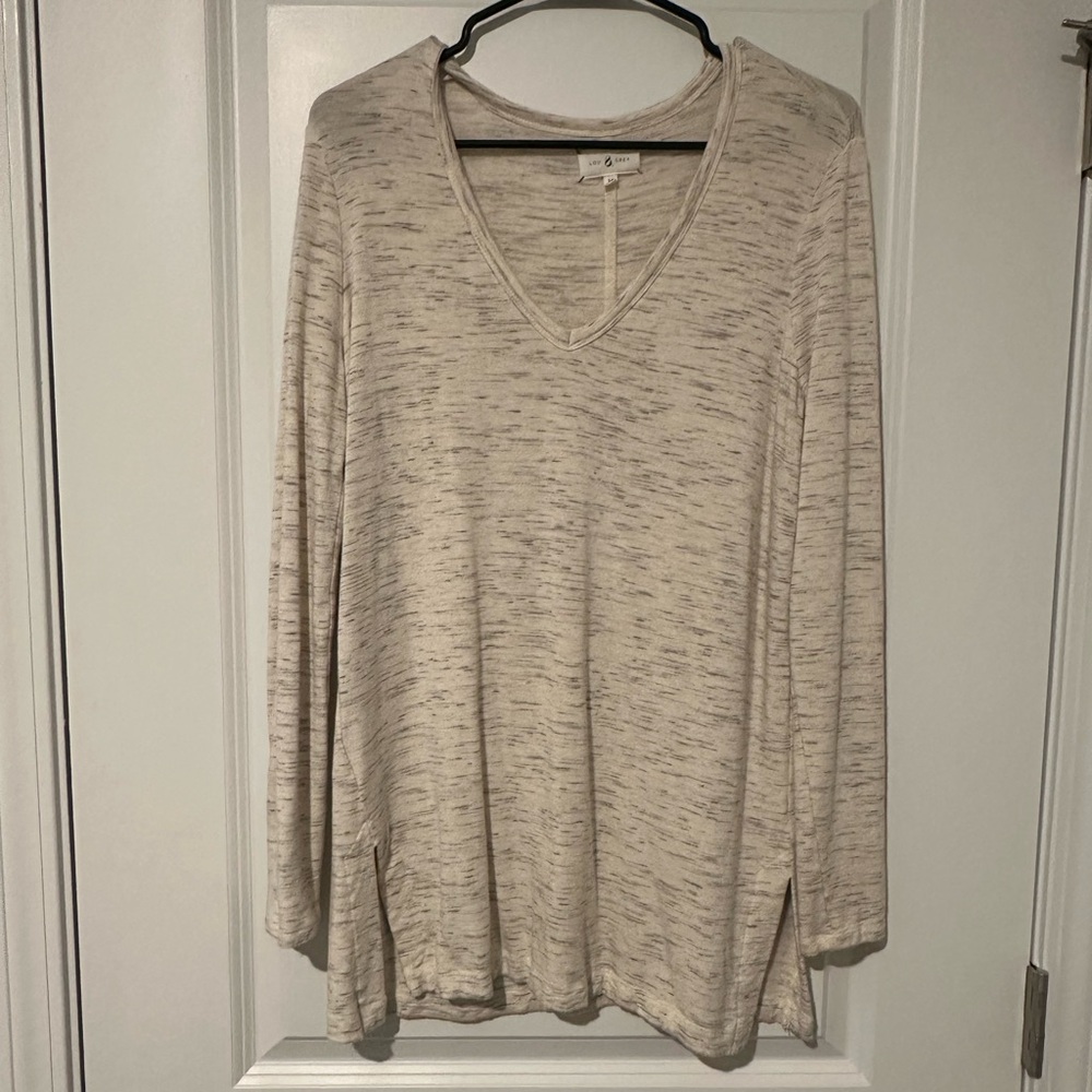Lou & Grey v-neck long sleeve 
Size M